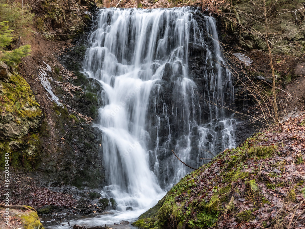 Obraz premium Zorger Wasserfall mit Umgebung im Winter