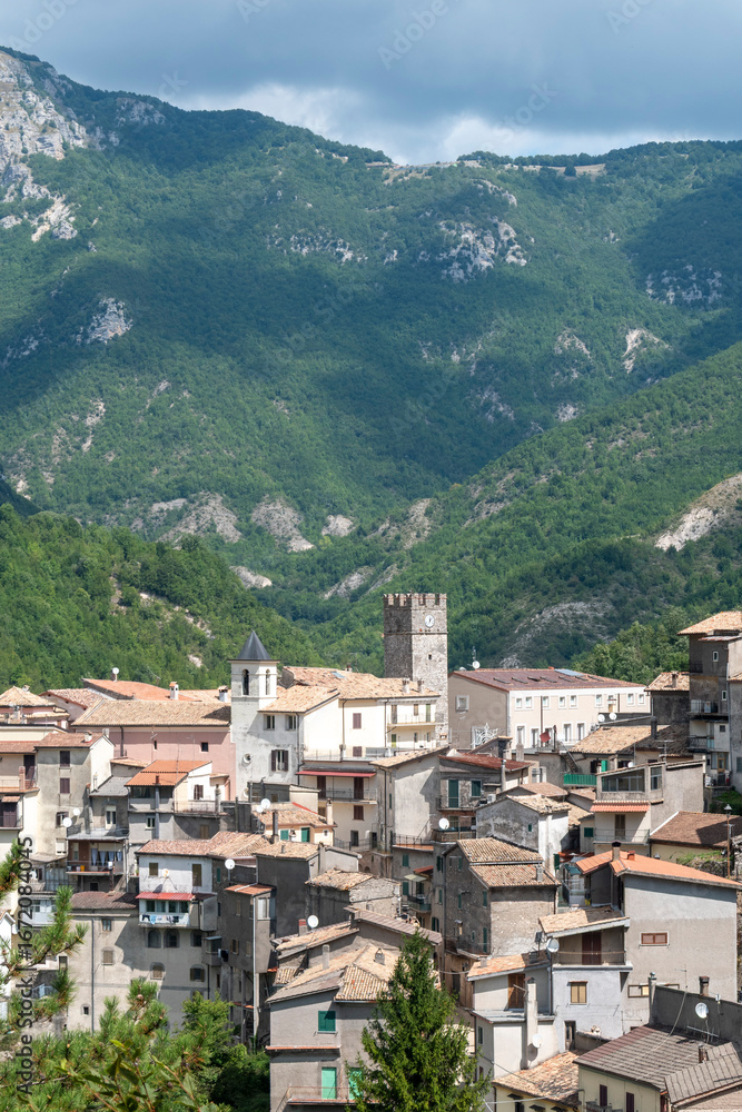 Naklejka premium Veduta con Torre - Vallepietra - Roma - Lazio - Italia