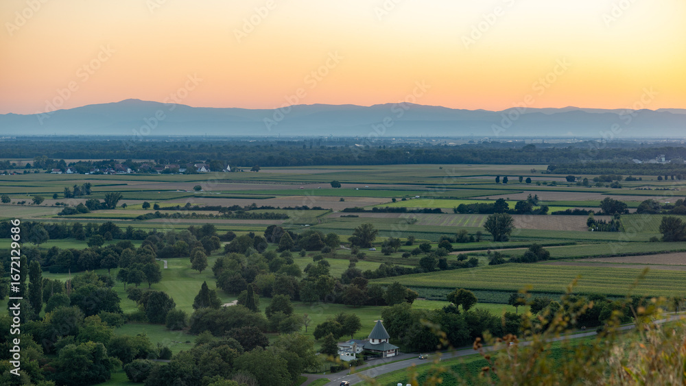 Naklejka premium Oberrheinebene mit Vogesen im Elsass, vom Tuniberg fotografiert