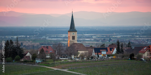 Obraz na płótnie Ballrechten-Dottingen im Sonnenuntergang, mit Vogesen im Hintergrund