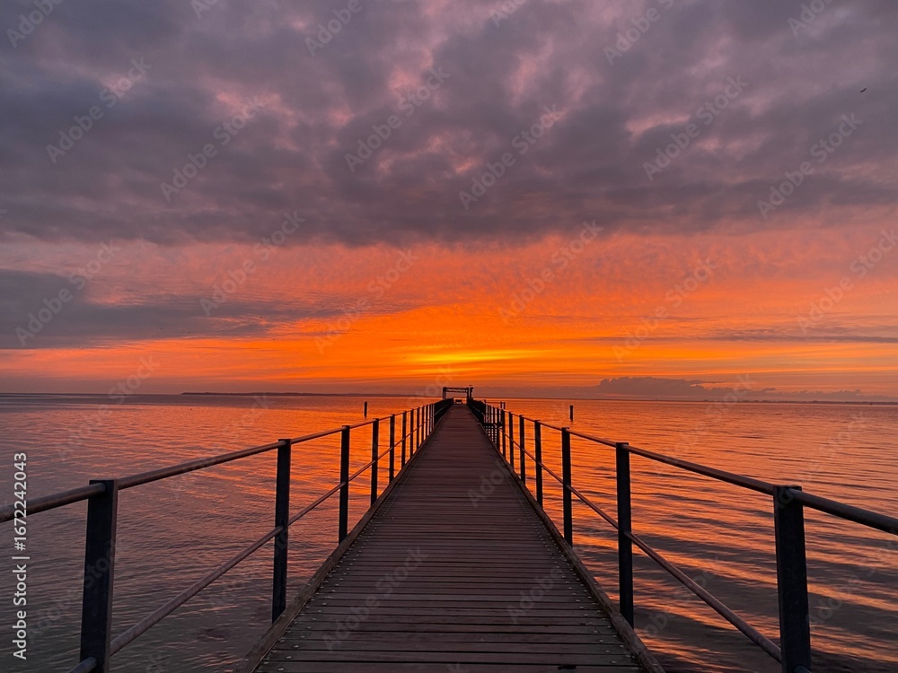 Fototapeta premium Orange sky on the pier