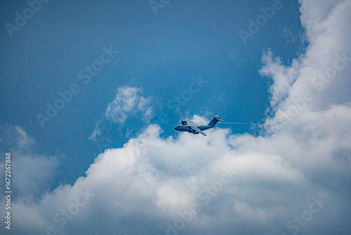 Militärflugzeug im Einsatz, Übung über dem Bodensee einer Transportmaschine A400M