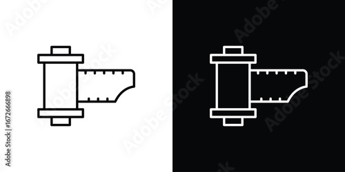 Film canister icon Lineal Style Vector Illustration. Vector symbol pictogram
