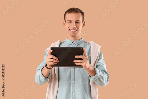 Young businessman using tab...