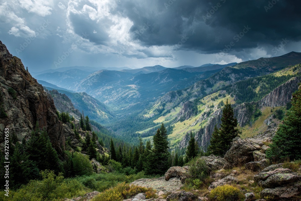 Obraz premium Dark clouds above the rugged peaks