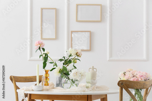 Elegant dining room interio...