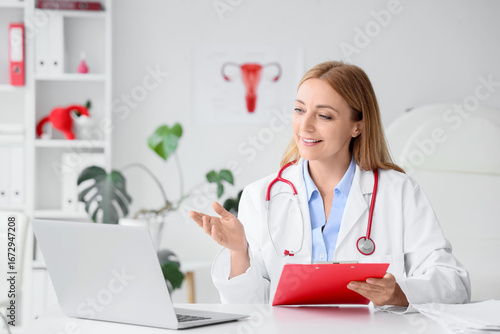 Female gynecologist with cl...