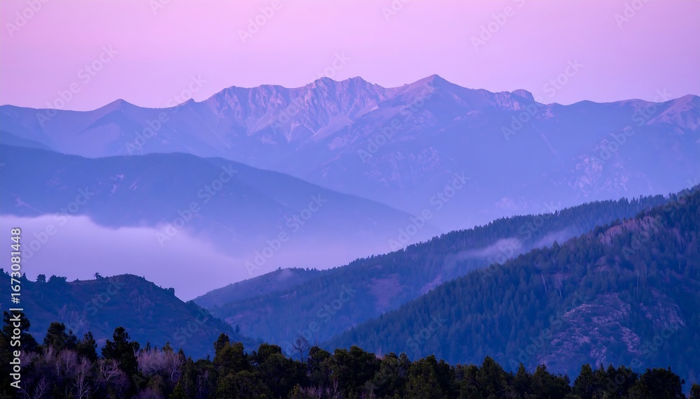 Obraz premium Tranquil mountainous landscape under pastel skies, showcasing depth and atmospheric perspective