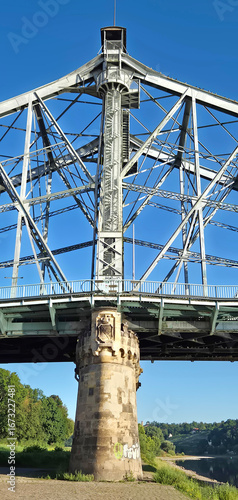 Brücke Blaues Wunder mit Sandsteinpfeiler