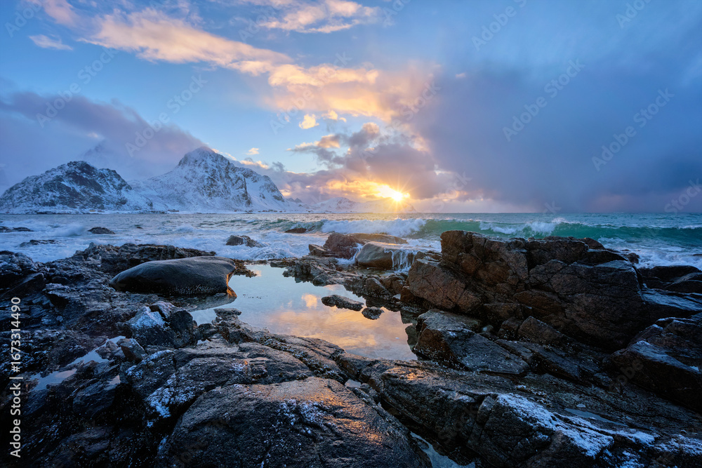 Fototapeta premium Panoramic Mountain River Valley with Sky and Clouds