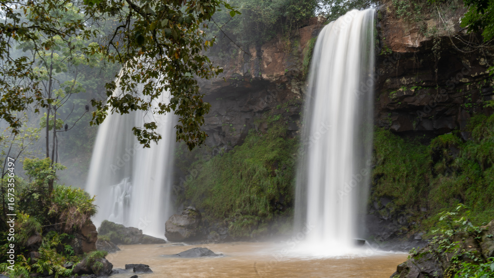 Fototapeta premium A Dynamic and Mystical Scene of Iguazu Falls Filled with Water Mist
