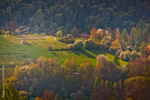 Fototapeta Naklejka Na Ścianę i Meble -  Panorama Muszyny spod Malnika w piękny, wiosenny dzień.