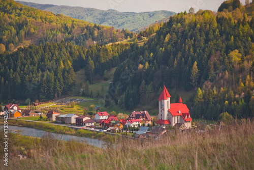 Fototapeta Naklejka Na Ścianę i Meble -  Panorama Muszyny spod Malnika w piękny, wiosenny dzień.