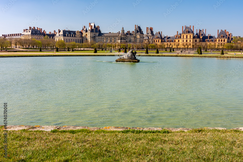 Fototapeta premium Fontainebleau palace and park outside Paris, France