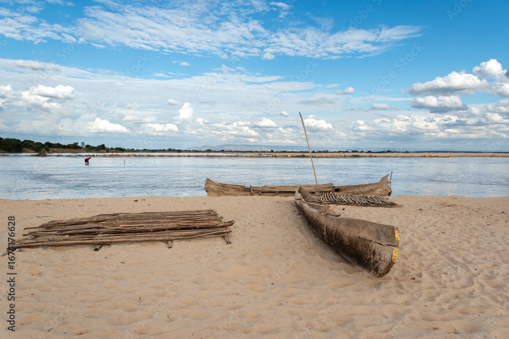 Fototapeta premium Canoas en el río - Madagascar