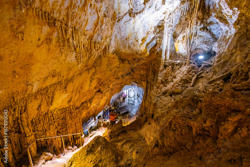 Fotografía Scenic Illuminated View of the Caverns Inside Lewis and Clark Caverns State Park