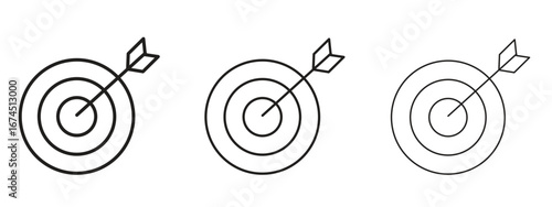 Bullseye icon in linear versions. Editable line