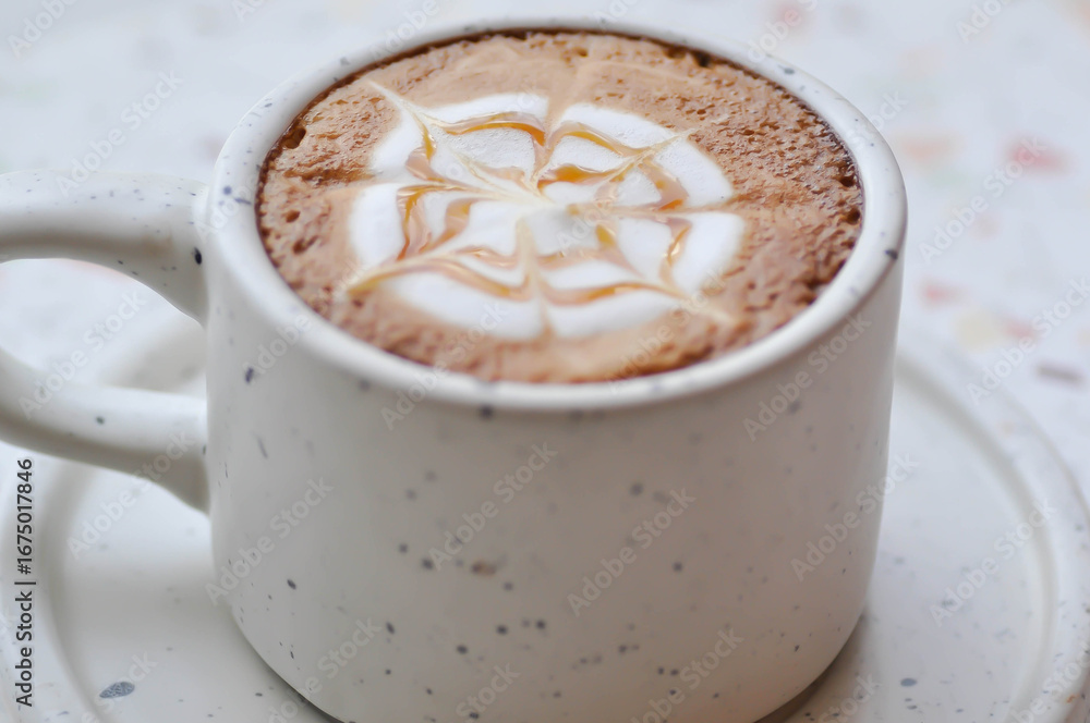 Obraz premium hot cofffee, cappuccino coffee or latte coffee or flat white or latte art