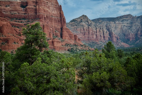 Canvastavla A view of the red bluffs in the Sedona area
