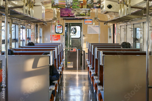 日本の電車内の光景