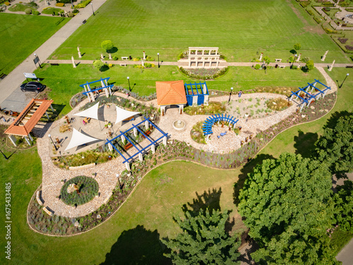 Fototapeta Naklejka Na Ścianę i Meble -  Ogrody Greckie na Zapopradziu w Muszynie z drona latem.