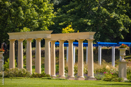 Fototapeta Naklejka Na Ścianę i Meble -  Ogrody Greckie na Zapopradziu w Muszynie latem.
