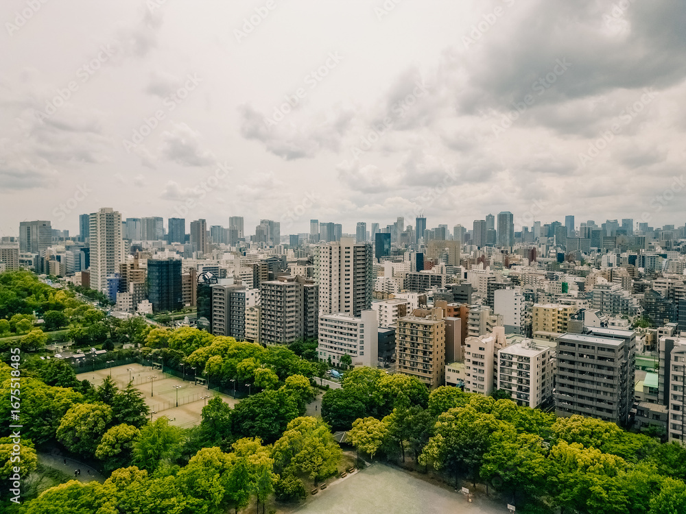 Obraz premium tokyo, japan - 10 august 2025 aerial view of Kiba Park