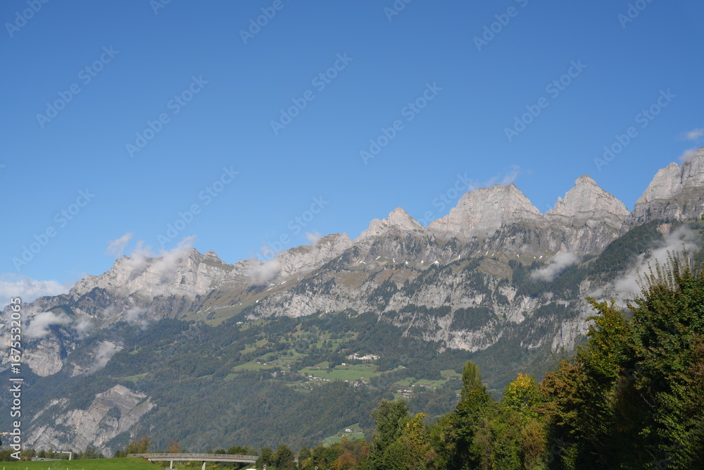 Fototapeta premium 차에서 본 알프스