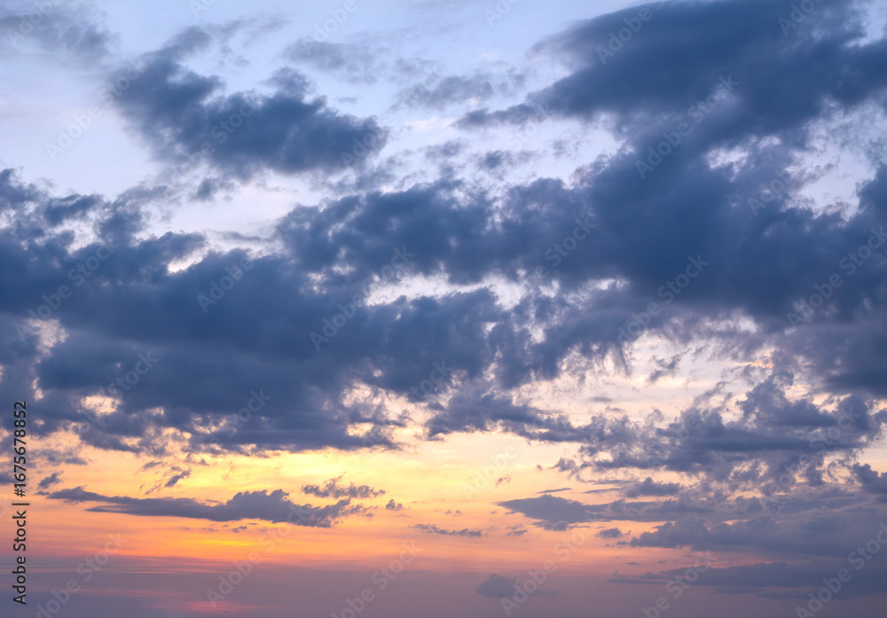 Fototapeta premium Wolkenstimmung, Wolken am Abendhimmel, Bayern, Deutschland, Europa