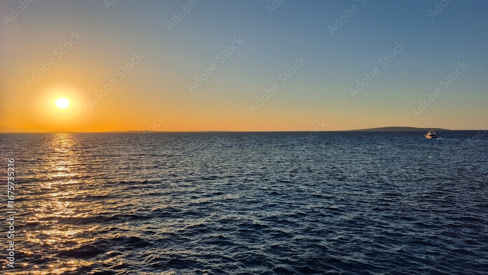 Obraz premium sunset over the sea