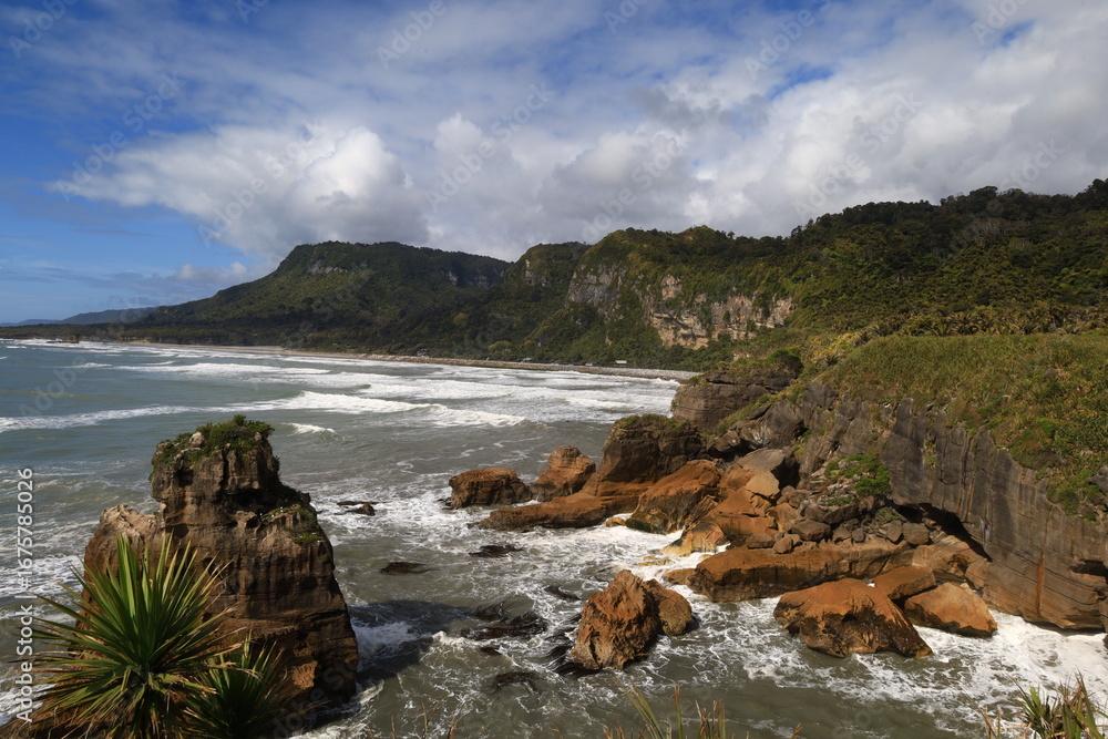 Fototapeta premium The Pancake Rocks are a coastal rock formation at Punakaiki on the West Coast of the South Island of New Zealand.