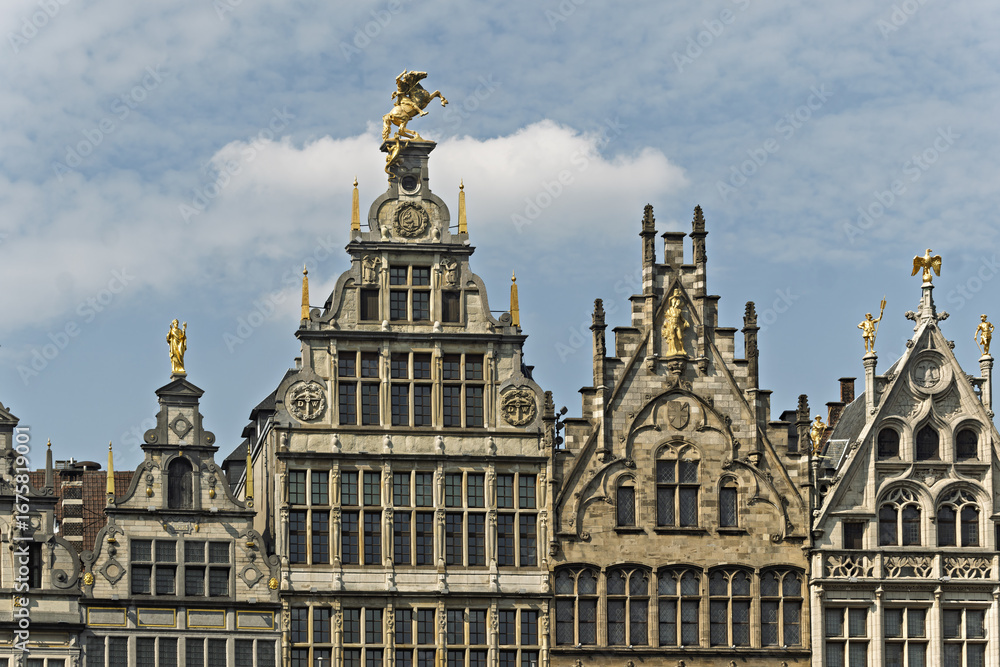 Obraz premium Guildhalls with gold statue on the roof on The Grote Markt, the Big Market the central square of Antwerp, Belgium