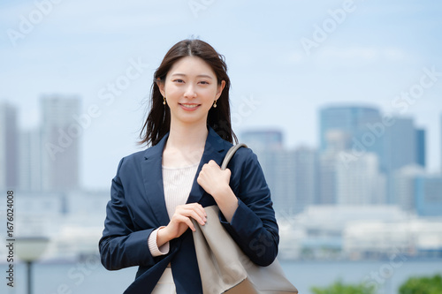 Foto 笑顔の若い女性