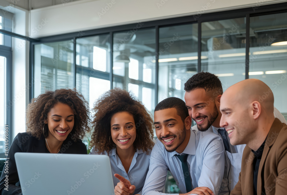 Obraz premium A diverse Business Team of men and women collaborating in an office