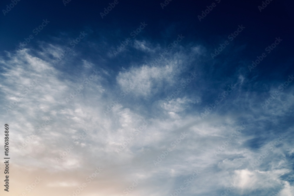 Obraz premium Overhead Sky with Rolling Puffy Clouds