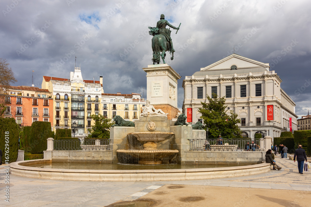 Obraz premium Monument to Felipe IV on Eastern square (Plaza de Oriente) and Royal theatre (Teatro Real), Madrid, Spain