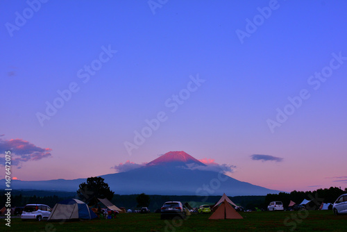 夕焼け富士山を望みながらオートキャンプ
