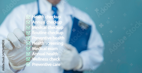 Foto Doctor pointing checklist health checkup medical exam preventive care annual wel