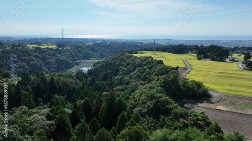 日本の富山県東部にある黒部市上空から見た富山湾や黒部川扇状地の様子