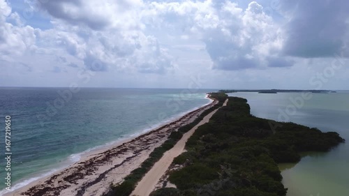 Impresionante vista aérea de la Reserva de la Biosfera de Sian Ka'an, Riviera Maya, México, 4K