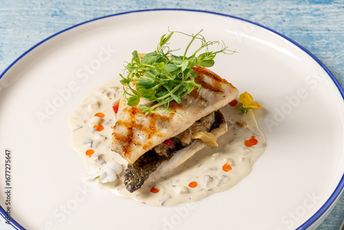 Quadro su tela Grilled sea bream fillet served with creamy white sauce