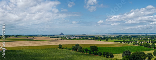 La campagne de la manche avec le Mont Saint Michel