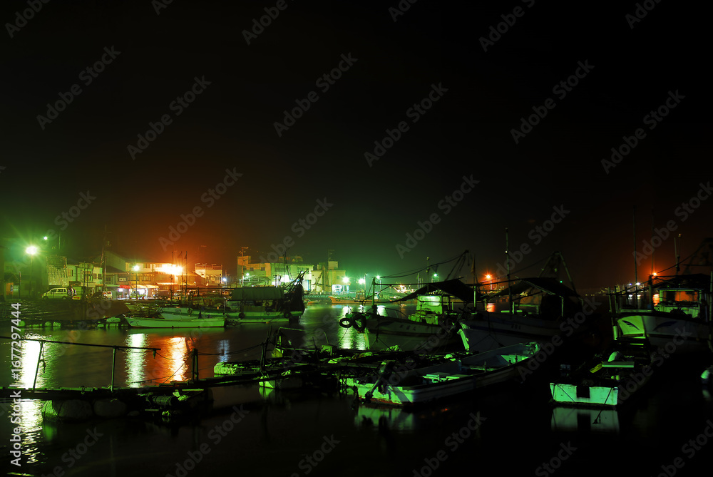 Fototapeta premium 鞆の浦の夜の漁港 / Fishing Port of Tomonoura at Night（広島/Hiroshima）