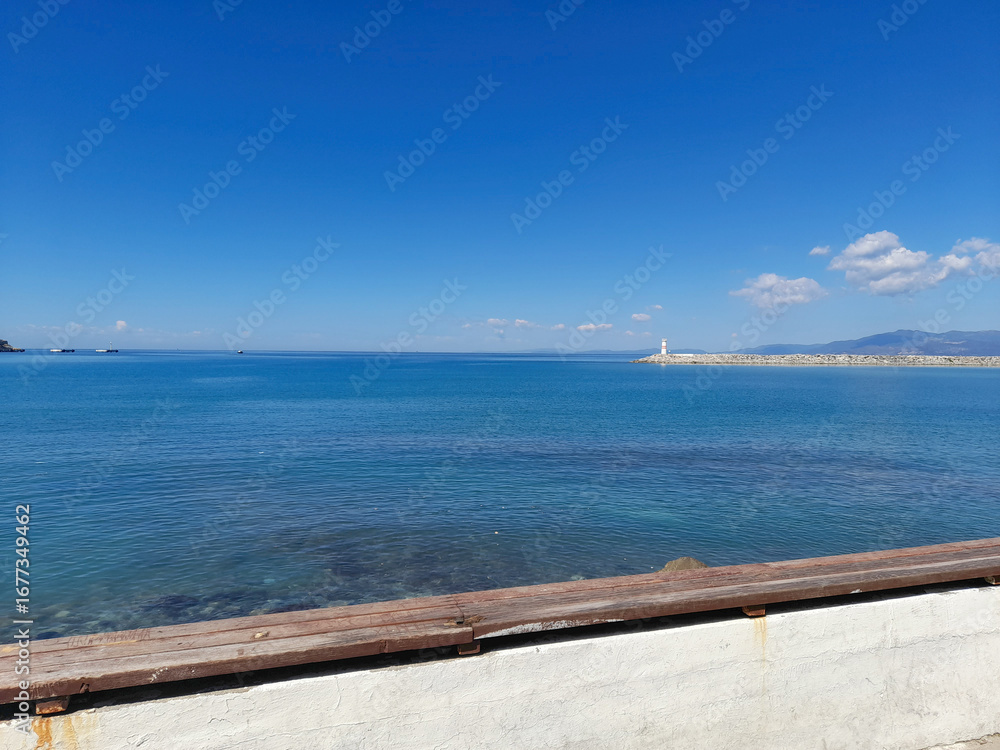 Obraz premium Clear Blue Sea View with Distant Lighthouse