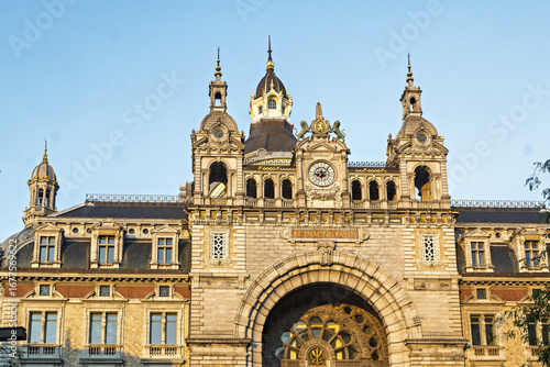 Εκτύπωση καμβά the grand facade of Antwerp Central Station in Belgium, with columns, arches, an