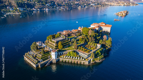 Fotografia Panorama of Isola Bella and Isola dei Pescatori at Lago Maggiore