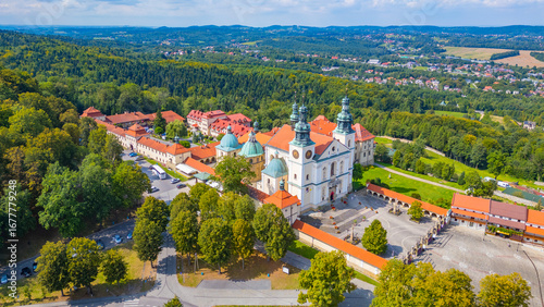 Konstfotografi Kalwaria Zebrzydowska monastery in Poland during a sunny day