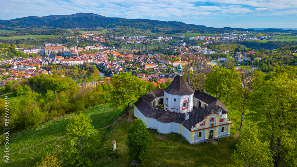Obraz premium Panorama of Cesky Krumlov viewed behind Chapel of Our Lady of So