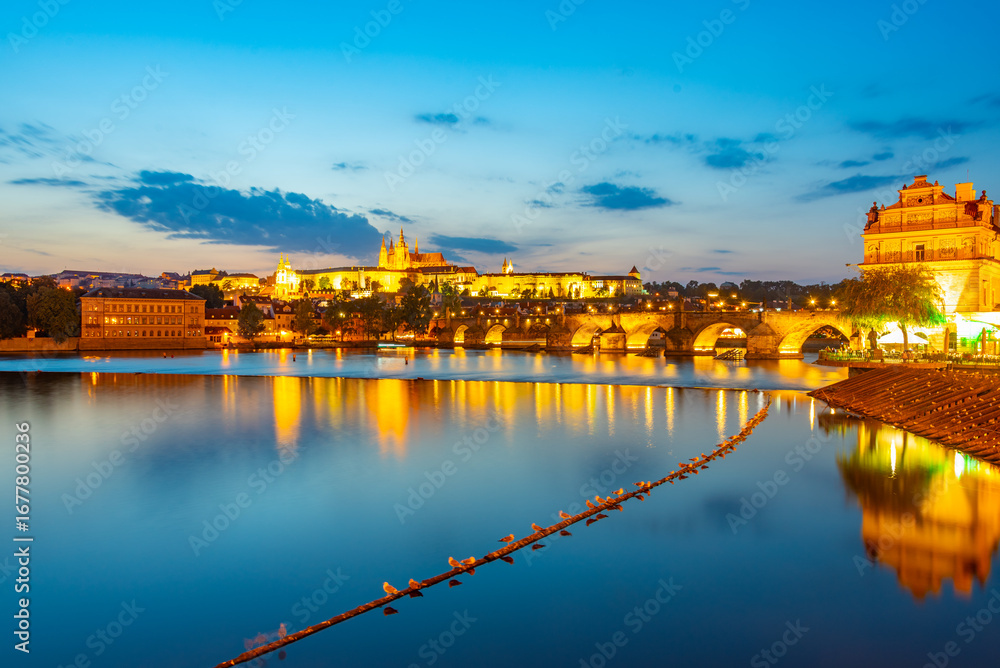 Fototapeta premium Sunset panorama of Prague dominated by the Prague castle, Czech
