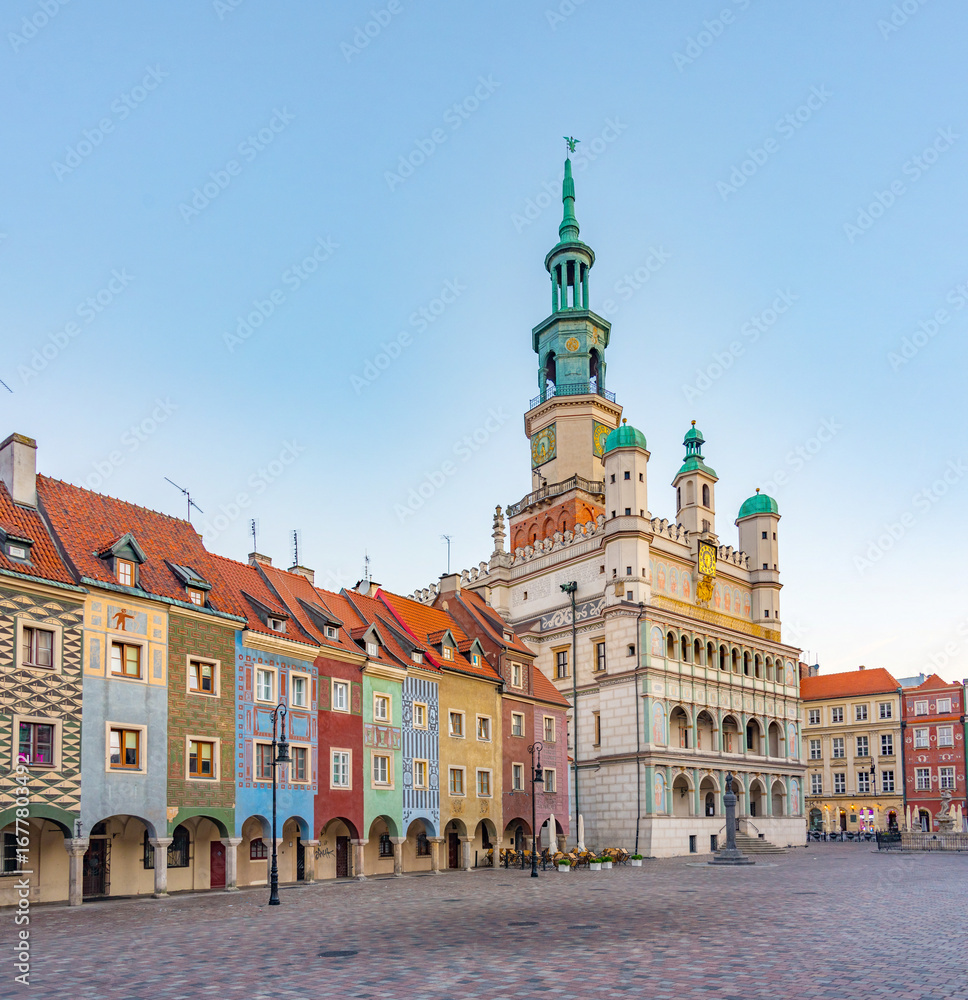 Obraz premium Sunrise view of Town Hall in Poznan in Poland